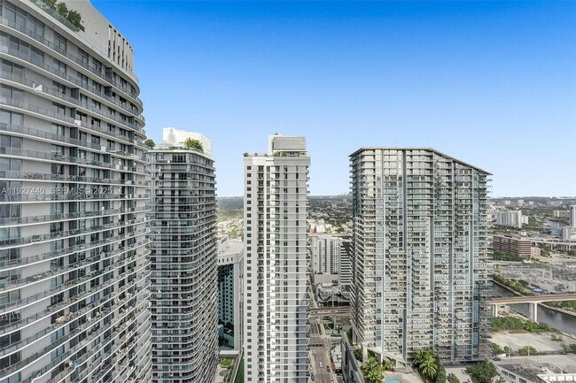 Building Photo - 801 S Miami Ave