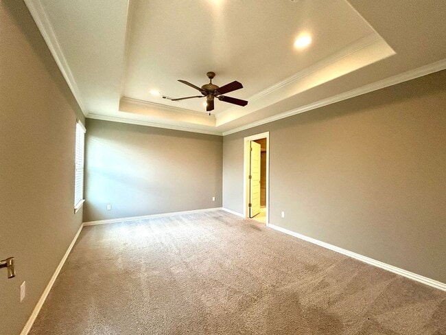 Building Photo - Gorgeous Home with Vaulted Ceilings and La...