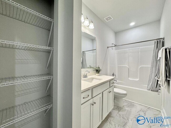 Building Photo - 6067 Gardner Maples Dr SE