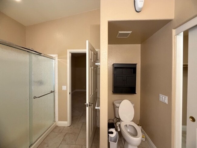 Building Photo - GORGEOUS 4 BEDROOM SINGLE STORY HOME