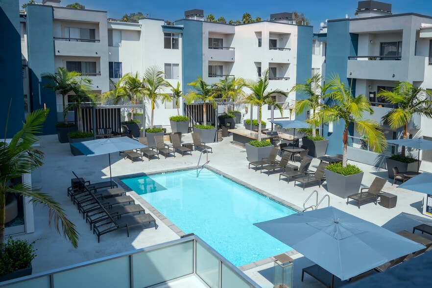 Building Photo - Crescent at West Hollywood