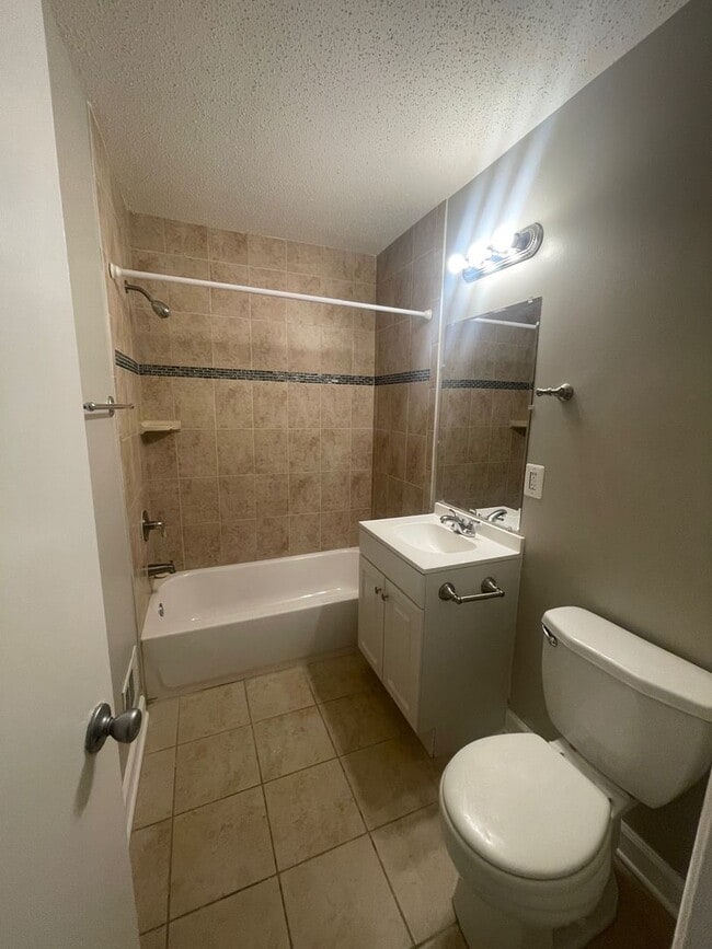 Building Photo - Nice 3Bd/2.5Bth TH in Frederick!!