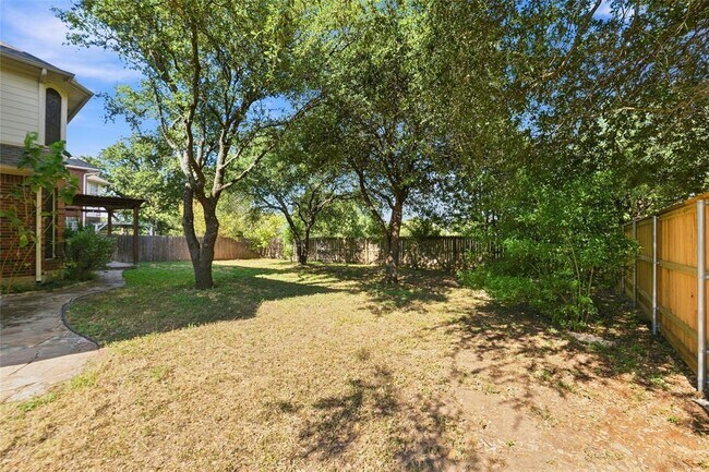Building Photo - 15201 Calaveras Dr