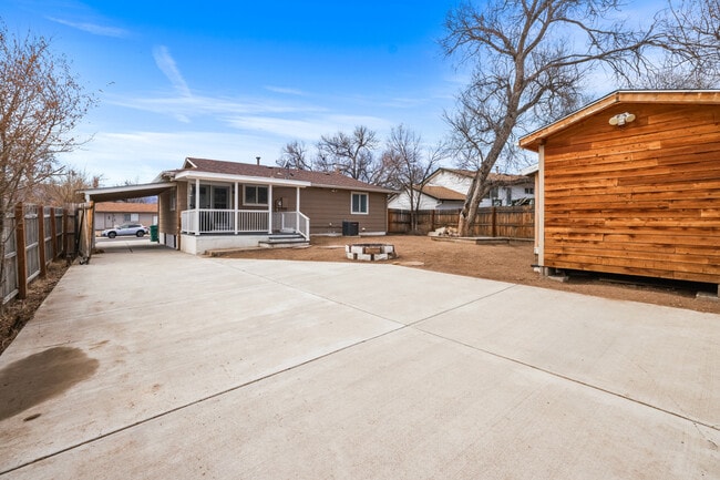 Building Photo - 2525 Nadine Dr