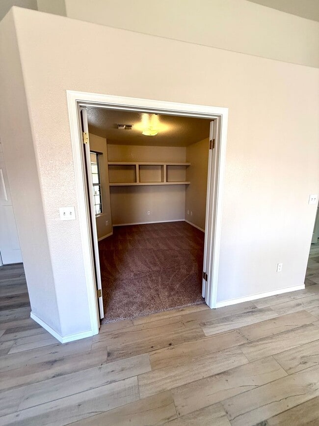 Building Photo - Charming 2 Bed, 2 Bath Home with Open Floo...