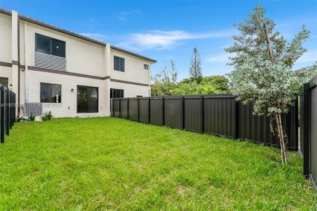 Building Photo - 1962 NW 107th St