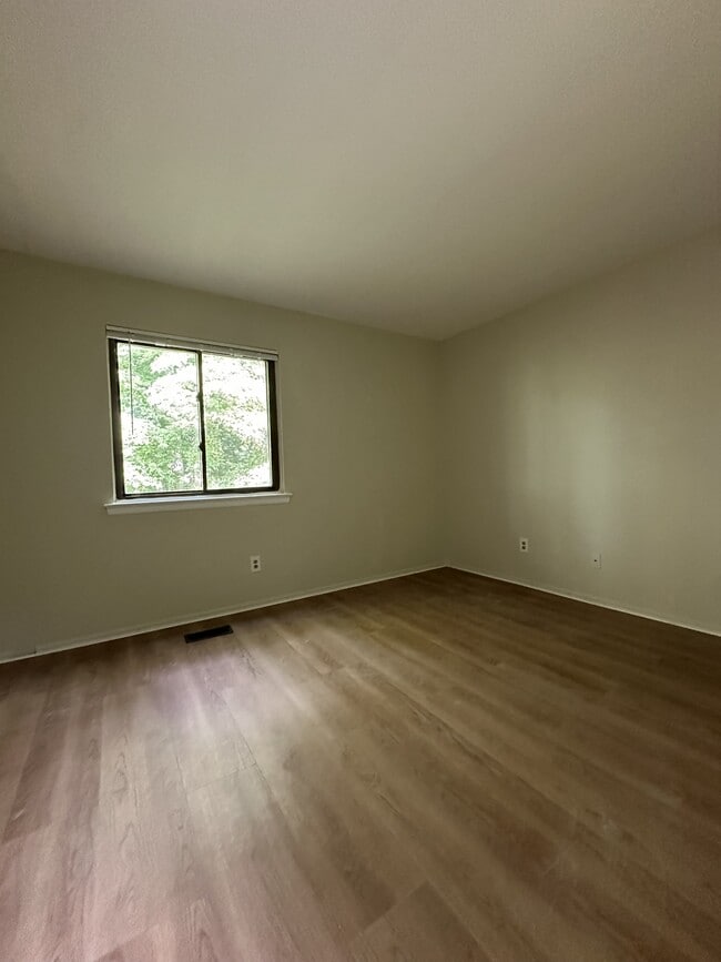 Building Photo - 1511 Woodhollow Dr