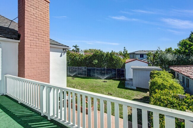 Building Photo - 414 Hilgard Ave