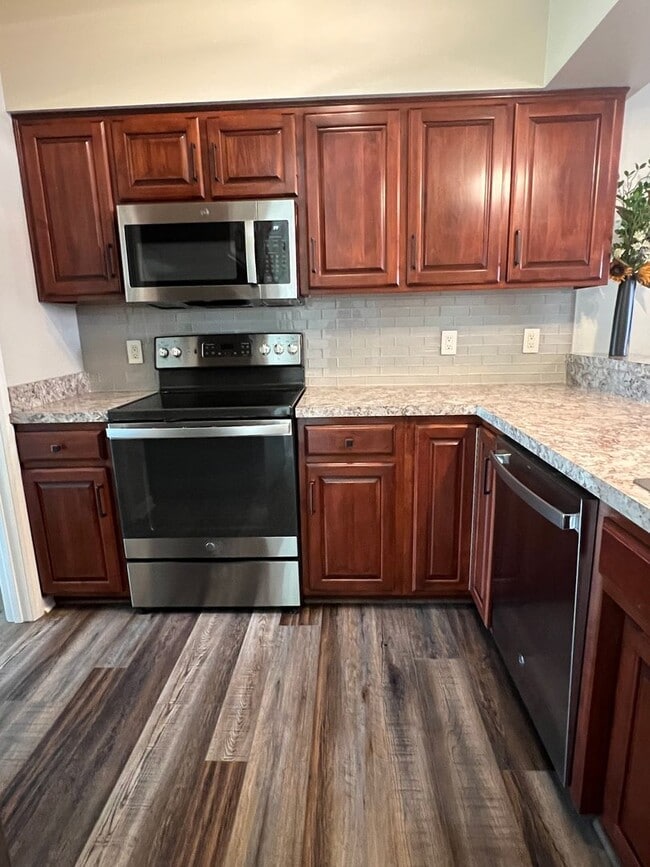 Building Photo - 514 N 2nd St