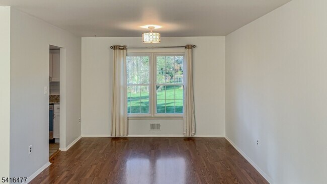 Building Photo - 247 Fairfield Ln