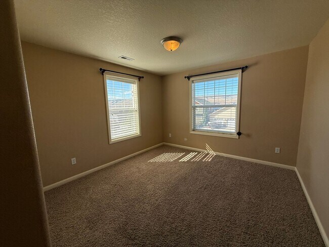 Building Photo - 4 Bedroom Home For Rent In The Dalles