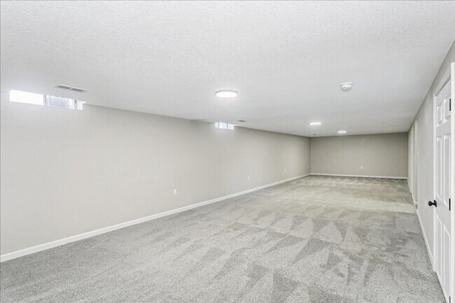 Building Photo - Beautifully Updated Home on nearly ½ Acre! Available for Rent or Rent to Own! Move in Special 1/2...
