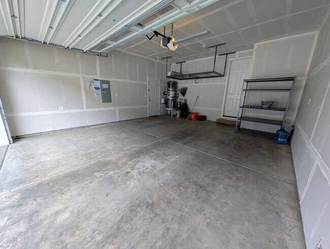 Building Photo - One Story Living in Port Orchard! Large 3 Bedroom Available for Rent!