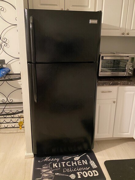 Kitchen Appliance & Rack - 9647 NW 4th St