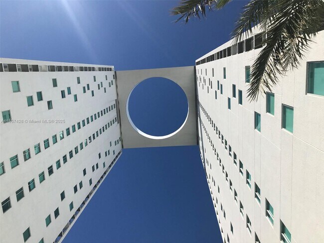 Building Photo - 500 Brickell Ave