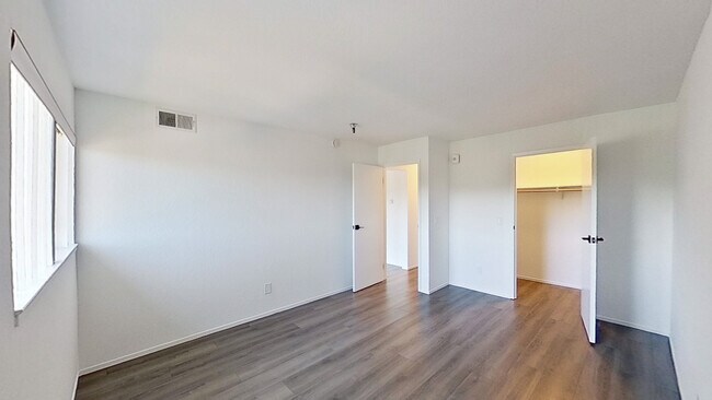 Building Photo - 2033 Castro St
