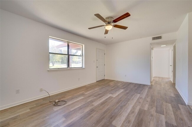 Building Photo - 706 Scenic Dr