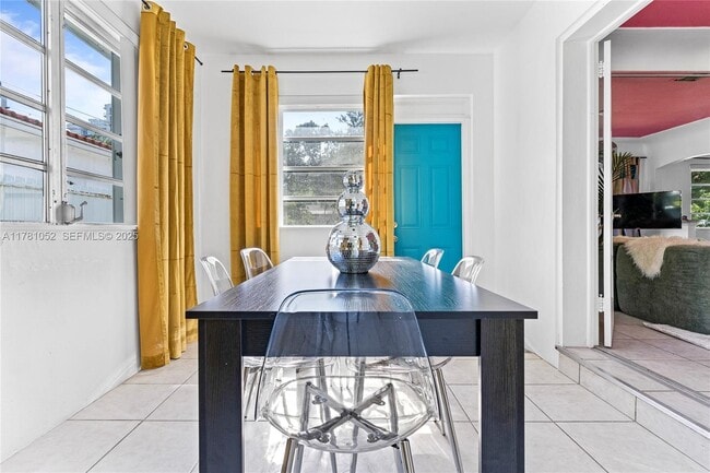 Building Photo - 260 NE 45th St