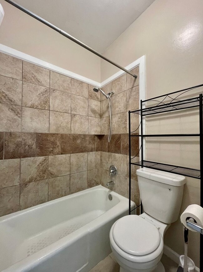 Building Photo - Centrally Located Condo - 2 Bedroom and 2 ...
