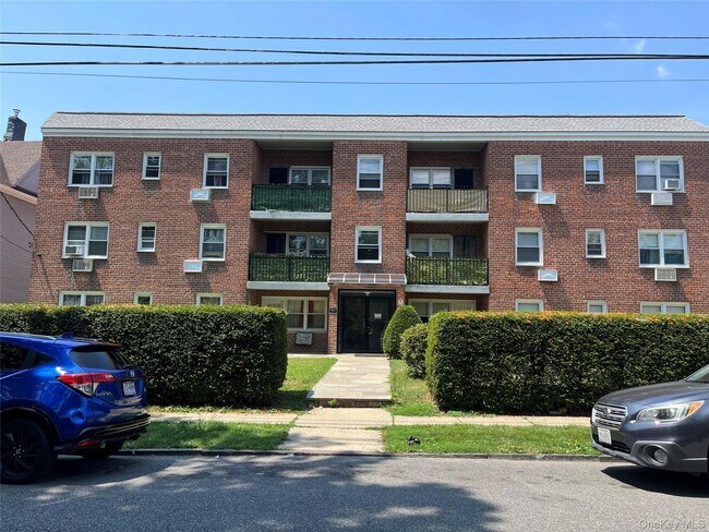 Building Photo - 30 Archer Ave