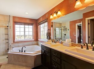 Building Photo - Great Views, Beautiful Home