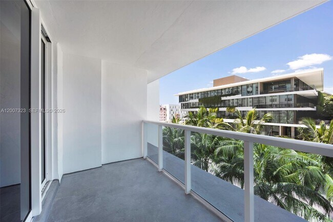 Building Photo - 2301 Collins Ave
