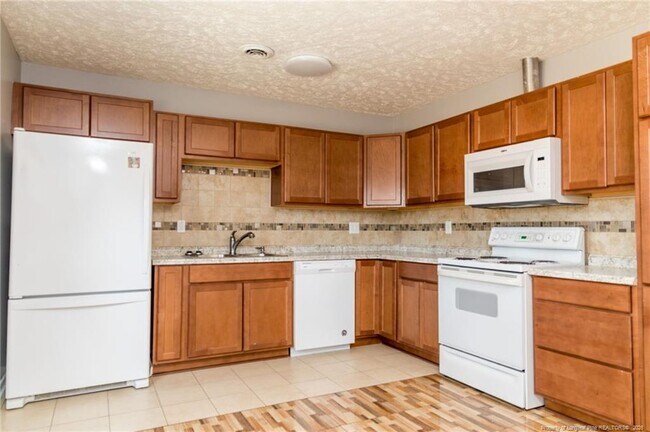 Building Photo - 898 Bridgette St