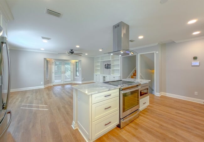 Building Photo - 810 Devon Dr