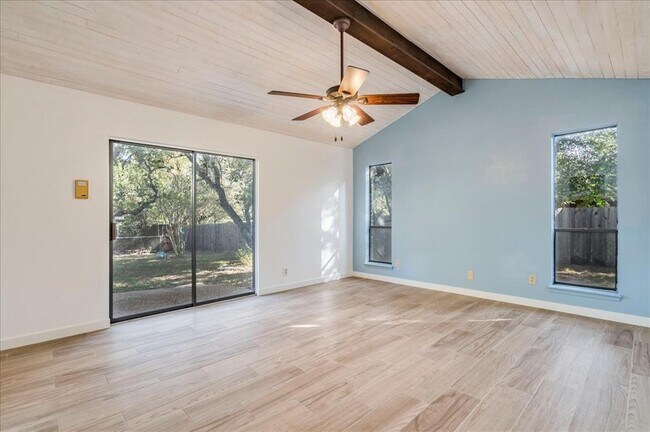 Building Photo - 904 Willow Creek Cir