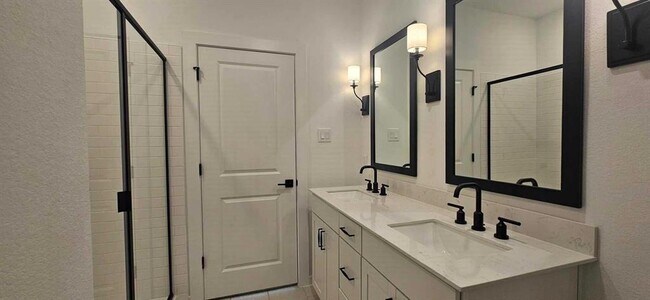 Building Photo - 8423 Bay Rdg Cir