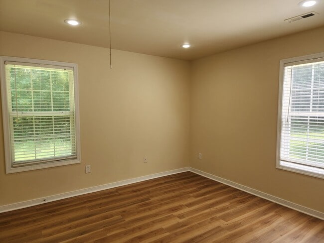 Building Photo - Beautiful 3 Bedroom 2 Bath  Rancher in New Kent!