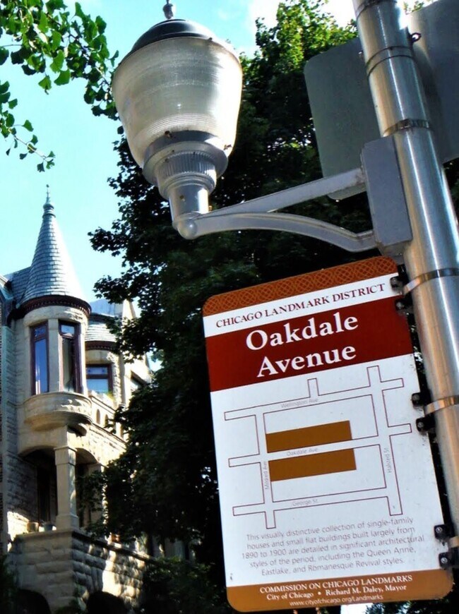 Oakdale Avenue | Chicago Landmark District - 832 W Oakdale Ave