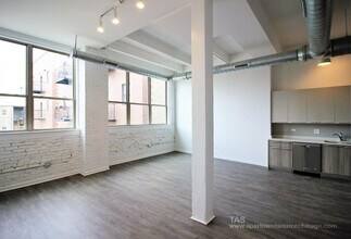 Building Photo - TRULY AMAZING Loft-style condo-quality 3 Bed/2 ba IN UNIT LAUNDRY