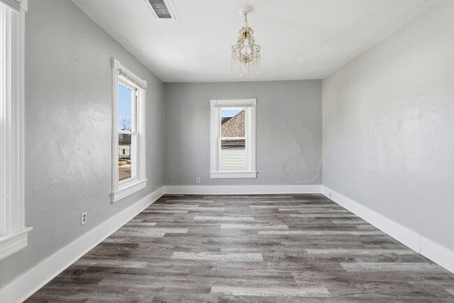 Building Photo - 645 W 10th Ave