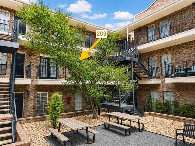 Building Photo - 2801 Rio Grande St