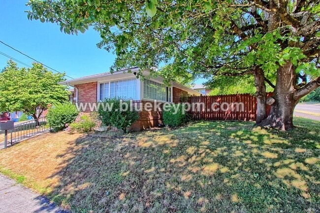 Building Photo - 1102 NW 41st St
