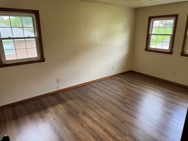 Building Photo - 11 Maiden Ln
