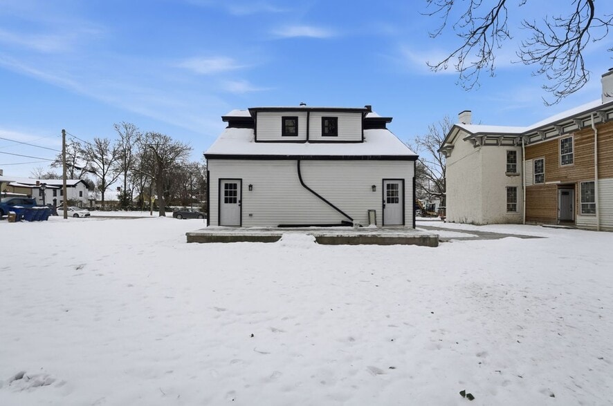 Building Photo - 131 S C St