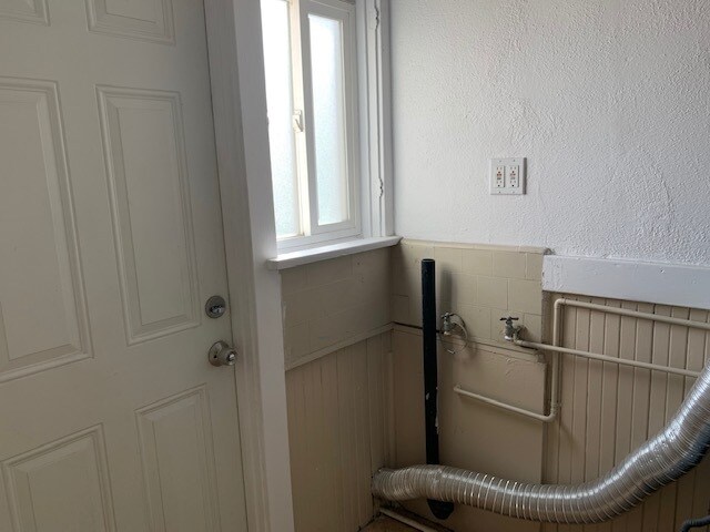 Laundry room - 687 W 11th St