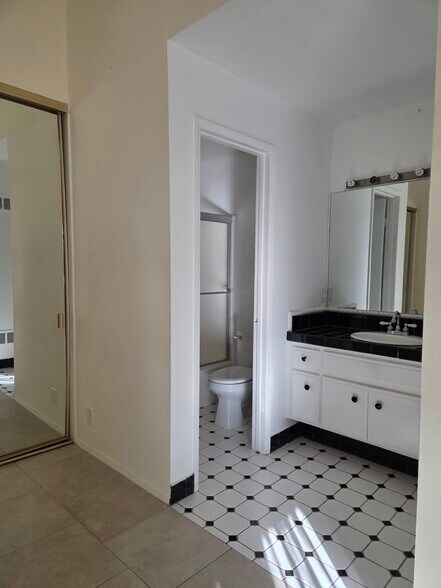 Building Photo - 15511 Sherman Way