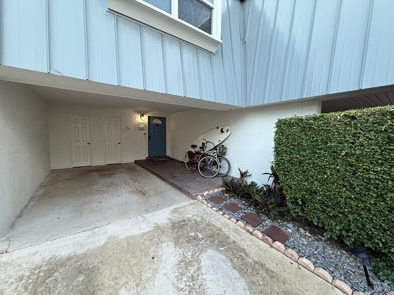 Carport, space for two cars - 386 Golfview Rd