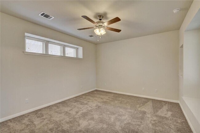 Building Photo - 453 Star Thistle St