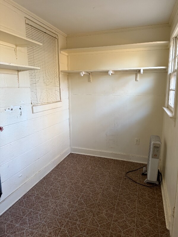 Building Photo - 435 E Meadow Rd