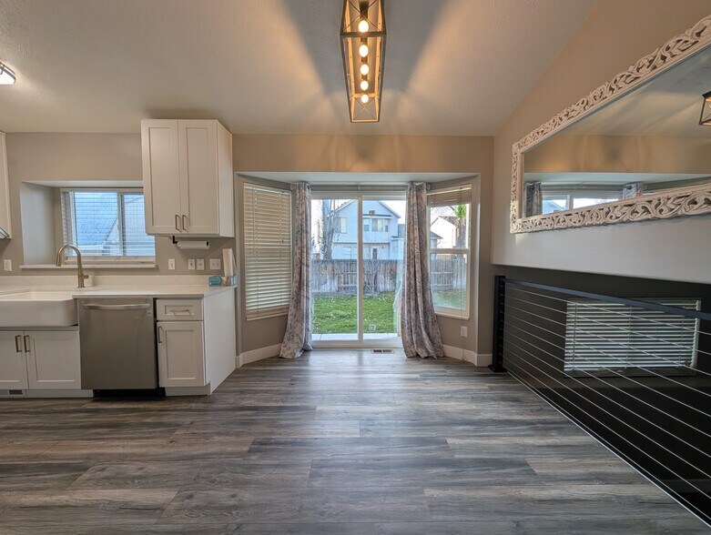 Building Photo - 618 S Jake Garn Blvd