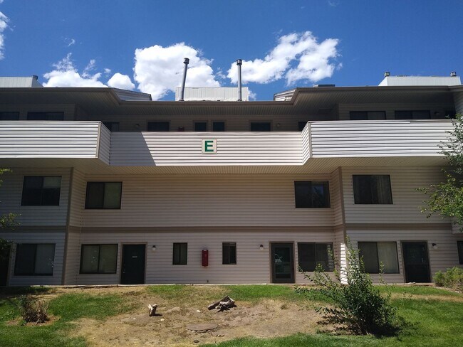 Primary Photo - Fort Collins Condo for Rent – Updated and ...