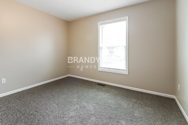 Building Photo - 106 W Laredo Trail