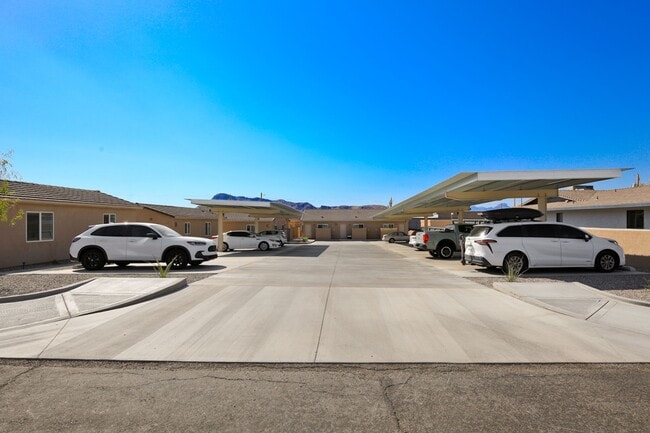 Building Photo - Unfurnished Full Time Apartment