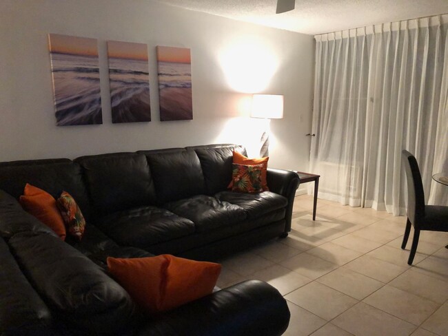 Building Photo - Royal Mauian 2 bedroom 2 bath furnished