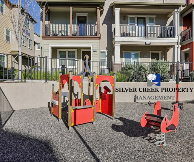 Building Photo - Beautiful Corner-Unit Townhome Near Downtown – 4 Bed | 3 baths