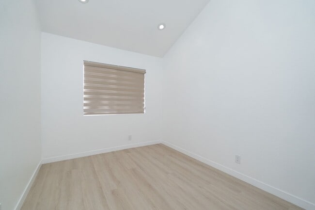 Building Photo - BEAUTIFUL 4 Bed 3 Bath unit